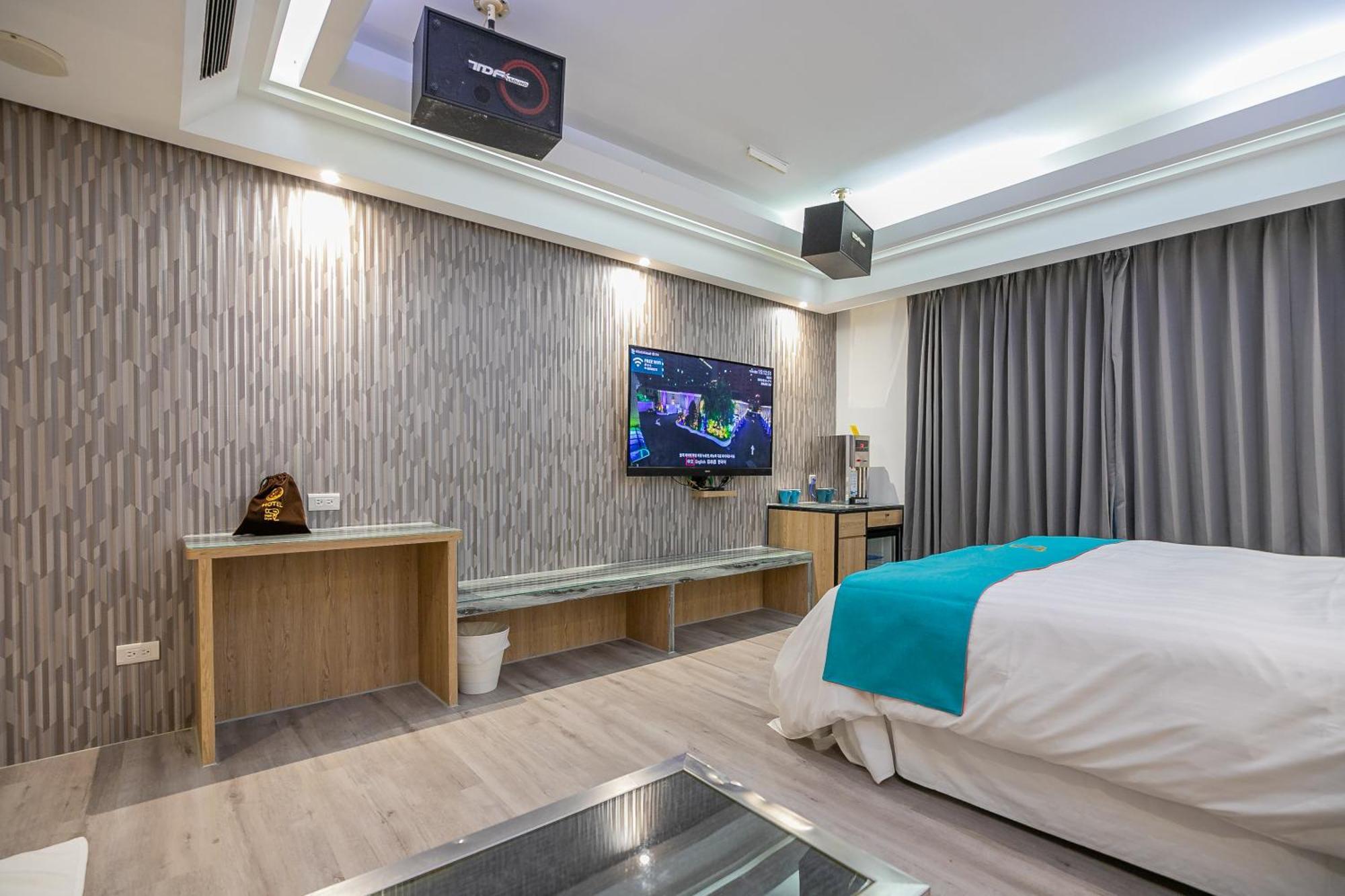 King Motel王者 桃園市旅館177號 Exteriör bild