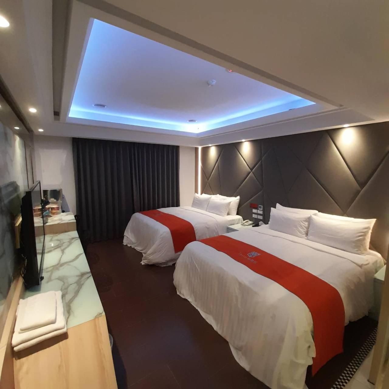 King Motel王者 桃園市旅館177號 Exteriör bild