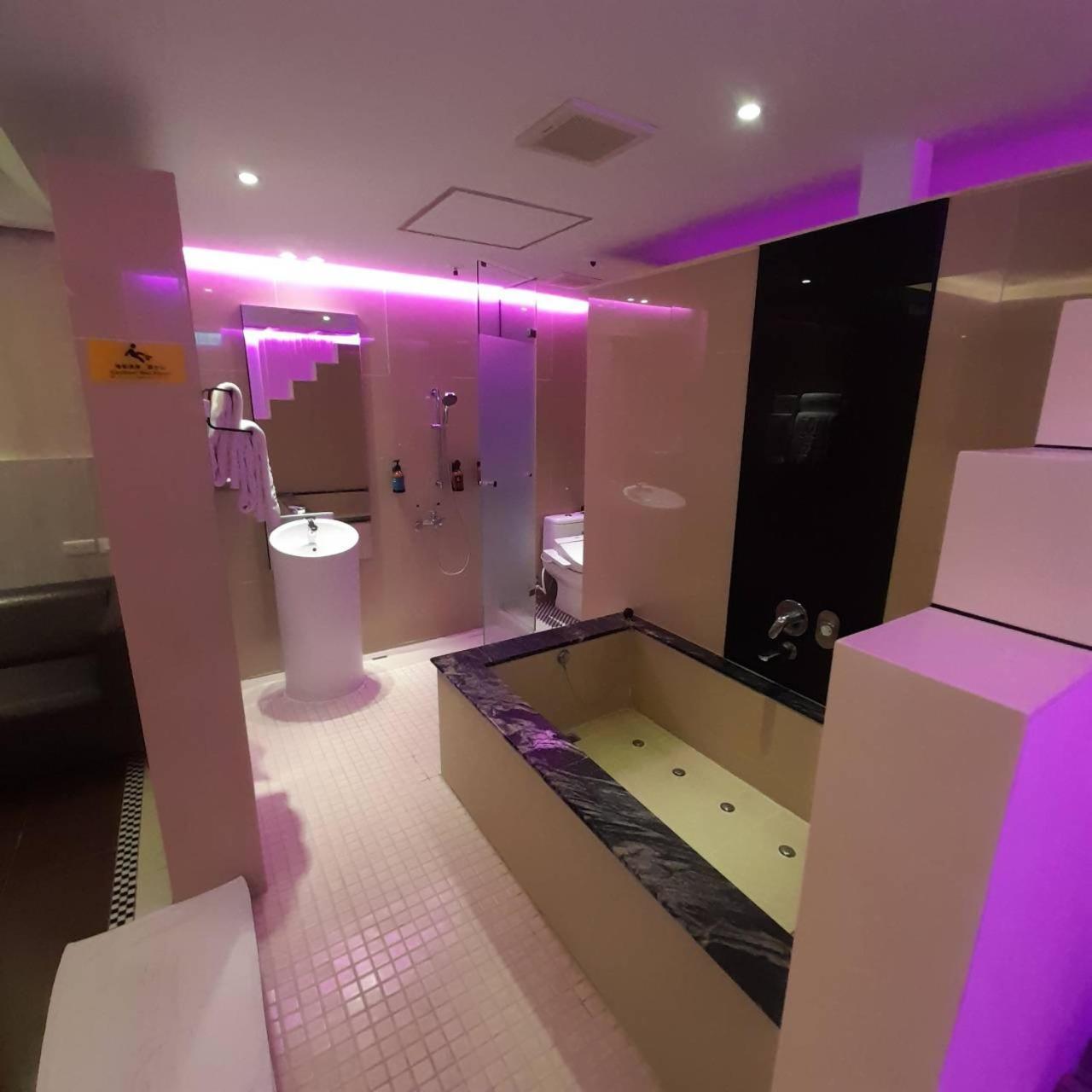 King Motel王者 桃園市旅館177號 Exteriör bild