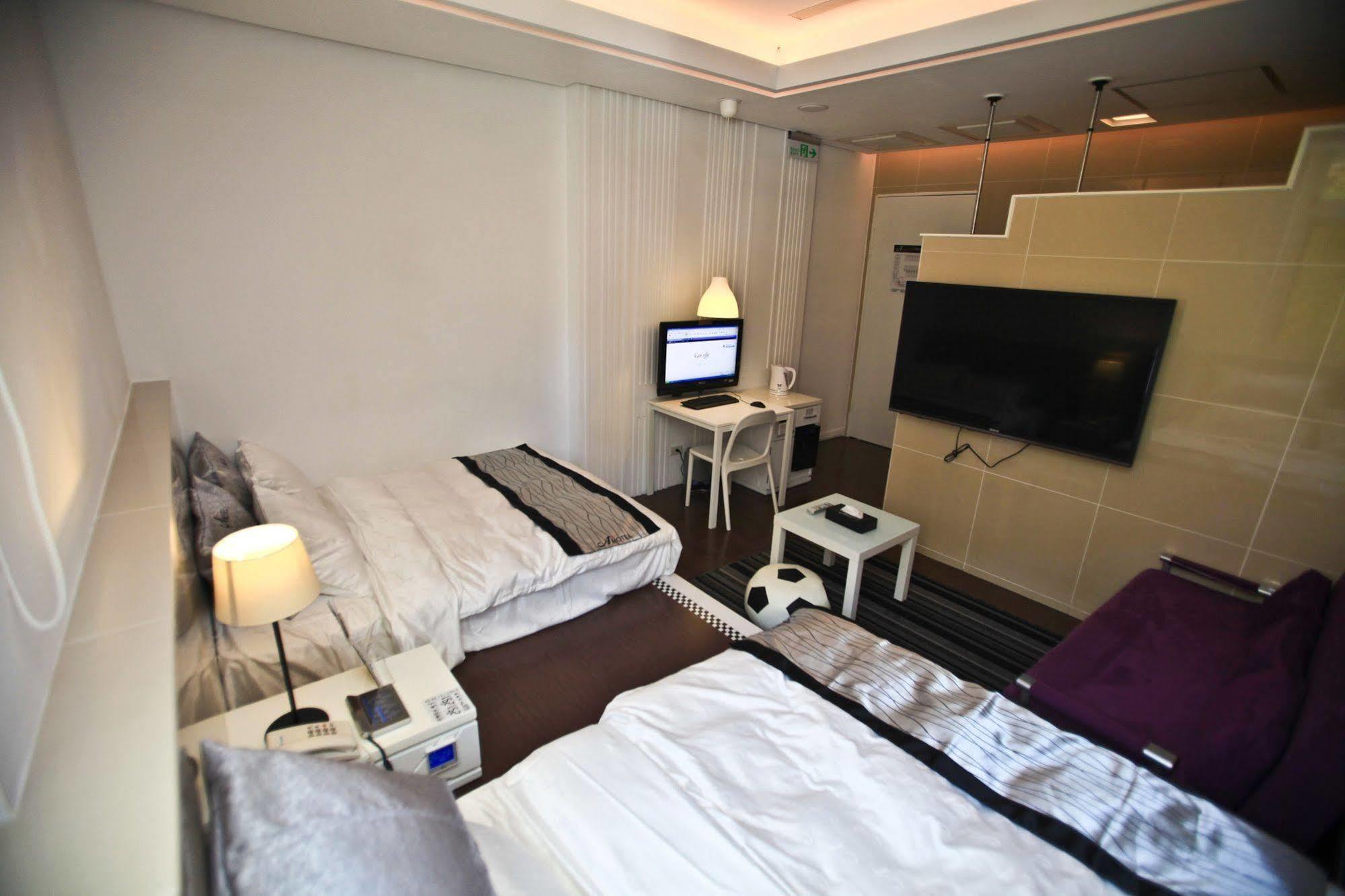 King Motel王者 桃園市旅館177號 Exteriör bild
